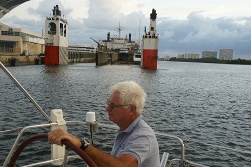 Waiting in queue to board submerged Dockwise © Ian & Andrea Treleaven